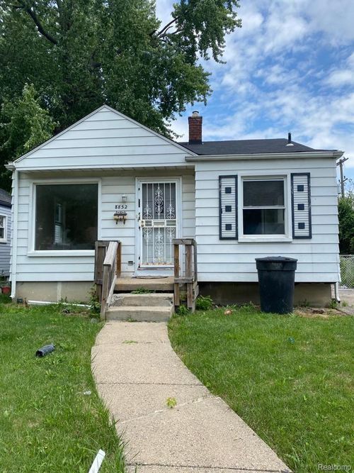 8852 Mettetal St, Detroit, MI, 48228-2043 | Card Image