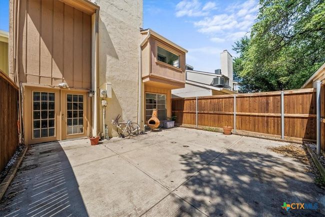 9206 Flickering Shadow Dr, Townhouse with 3 bedrooms, 3 bathrooms and null parking in Dallas TX | Image 27