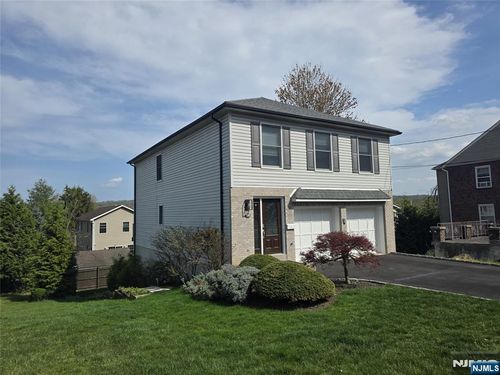 194 8th St, Cresskill, NJ, 07626-1915 | Card Image