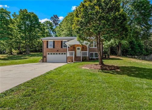 117 Kingswood Place Dr, Walnut Cove, NC, 27052-6889 | Card Image
