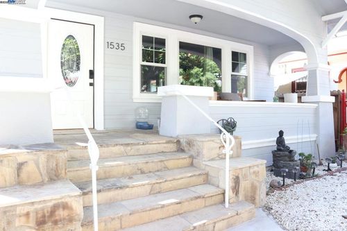 1535 29th Ave, Oakland, CA, 94601-2310 | Card Image