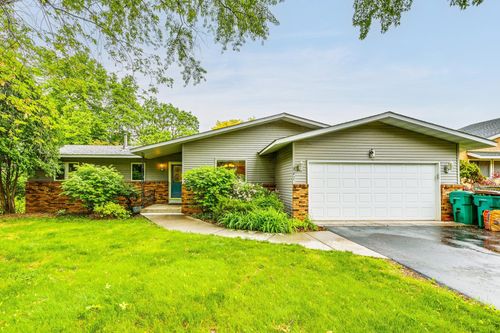 947 Dawn Ave, Shoreview, MN, 55126-6404 | Card Image