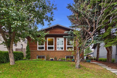 43 Beaconsfield Rise Nw, Calgary, AB, T3K1X3 | Card Image