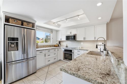 9-2112 Warfield Ave, Redondo Beach, CA, 90278-1317 | Card Image