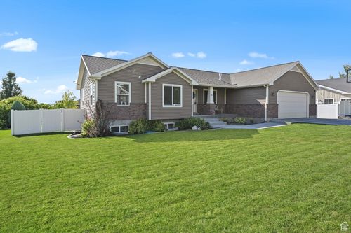 481 N 100 W, Hyde Park, UT, 84318-4047 | Card Image