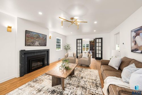 2015 S Pendar Ln Lane, Sioux Falls, SD, 57105 | Card Image