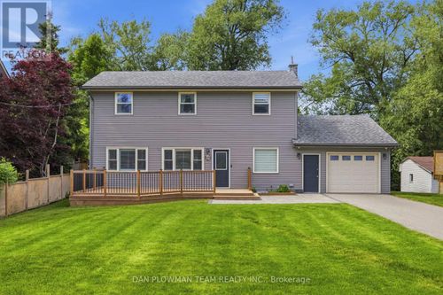 32 Andrew St, Newcastle, ON, L1B1J3 | Card Image