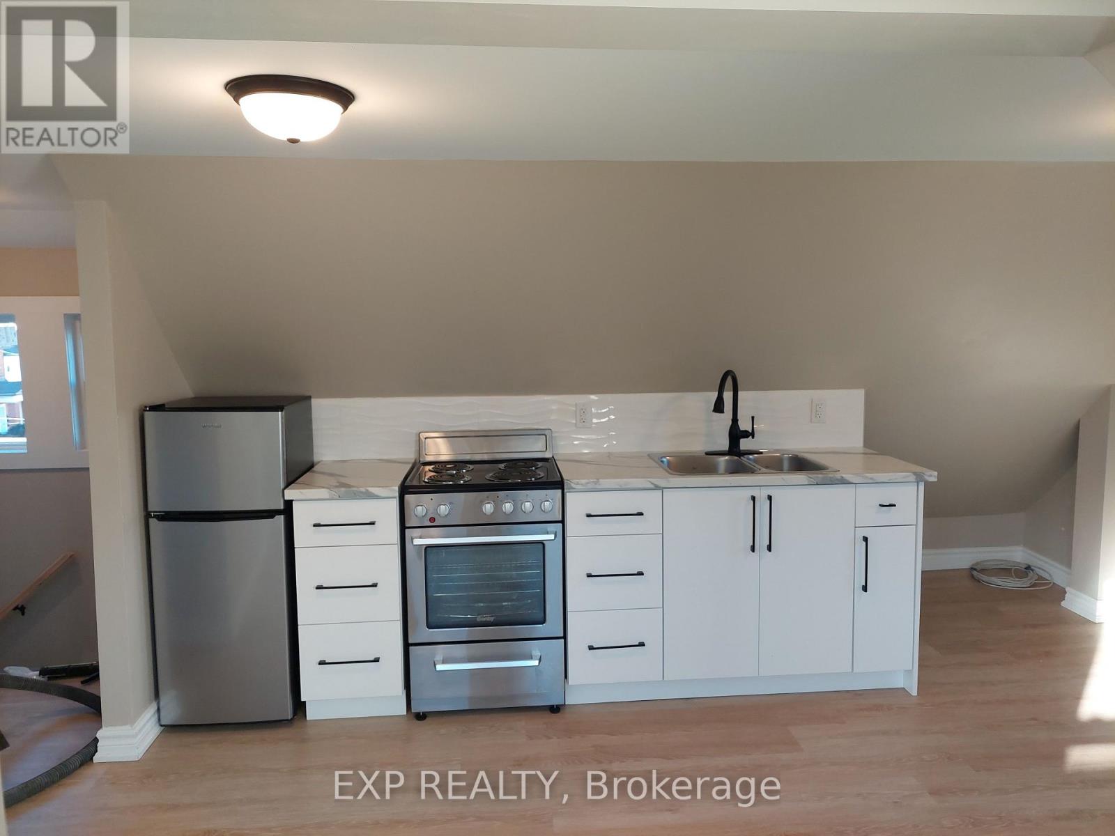 Residential Lease in Hamilton (Gibson) 5