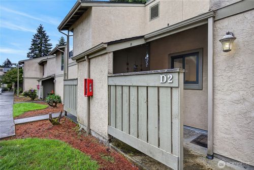 d2-10037 Ne 138th Pl, Kirkland, WA, 98034-1900 | Card Image