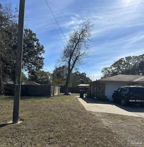 65 Sharmon St, Pensacola, FL, 32534-3047 | Card Image