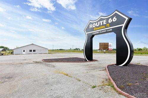 2149 E Frontage Rd, Staunton, IL, 62088-4370 | Card Image