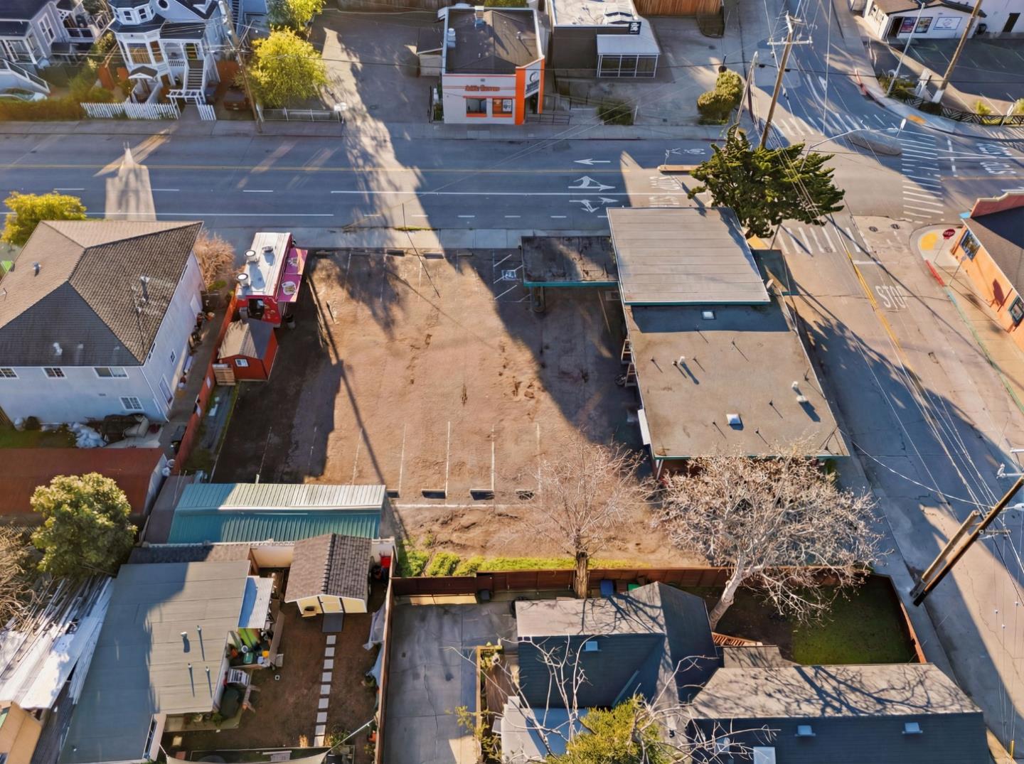 Commercial Sale in Santa Cruz 2