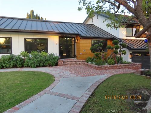 9562 Center Dr, Villa Park, CA, 92861-2733 | Card Image