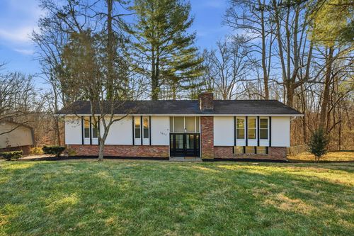 1057 W Outer Dr, Oak Ridge, TN, 37830-8634 | Card Image