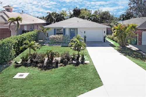 768 96th Ave N, Naples, FL, 34108-2476 | Card Image