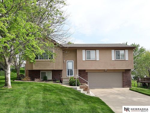 20218 Cleveland Cir, Elkhorn, NE, 68022-2180 | Card Image
