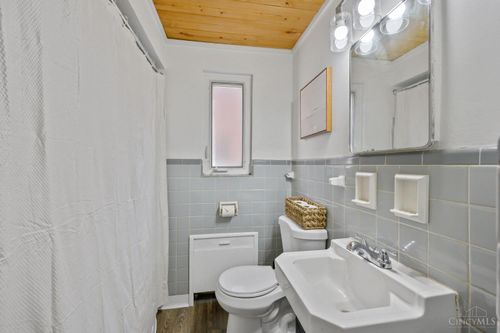 3910 E Gatewood Ln, Silverton, OH, 45236-3518 | Card Image