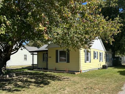 816 S 9 Th Street, House other with 2 bedrooms, 1 bathrooms and 1 parking in Mattoon IL | Image 2