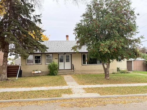 9526 86 Ave, Peace River, AB, T8S1G4 | Card Image