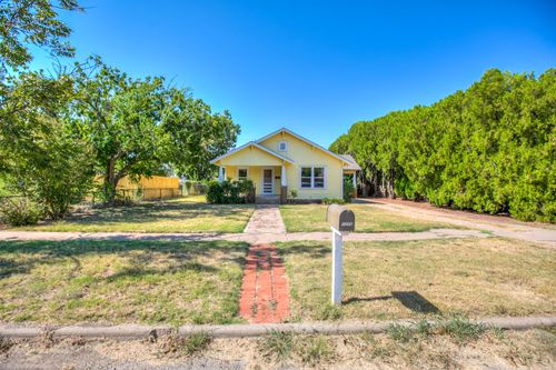 1305 N 8th St, Ballinger, TX, 76821-3817 | Card Image