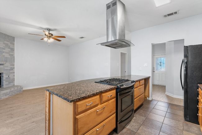 1102 Ivybridge Dr, House other with 3 bedrooms, 2 bathrooms and 2 parking in Pflugerville TX | Image 9