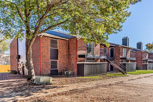 226-300 W Wintergreen Road, Desoto, TX, 75115 | Card Image