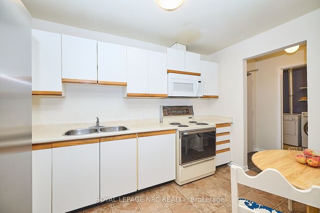 201 - 5 Niagara St, Condo with 2 bedrooms, 1 bathrooms and 1 parking in Grimsby ON | Image 10