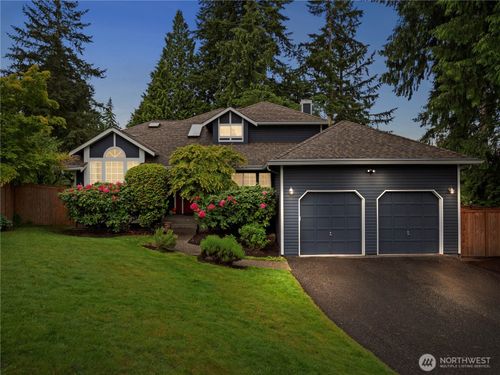 8221 122nd Ave Ne, Kirkland, WA, 98033-8017 | Card Image