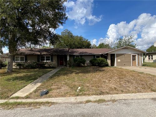 1211 Highland Ave, Alice, TX, 78332-3918 | Card Image