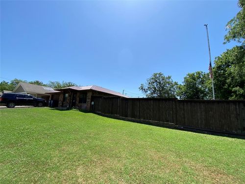 607 W Russell Ave, Seminole, OK, 74868-3811 | Card Image