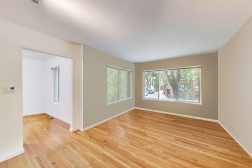 apt-a-900 Ainslie St, Chicago, IL, 60640-3840 | Card Image