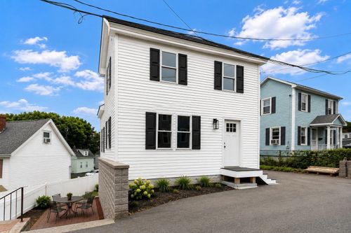 11 Hovey St, Woburn, MA, 01801-4225 | Card Image