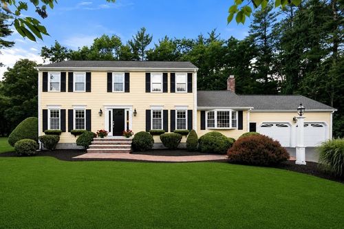 27 Oriole Rd, Medfield, MA, 02052-3308 | Card Image