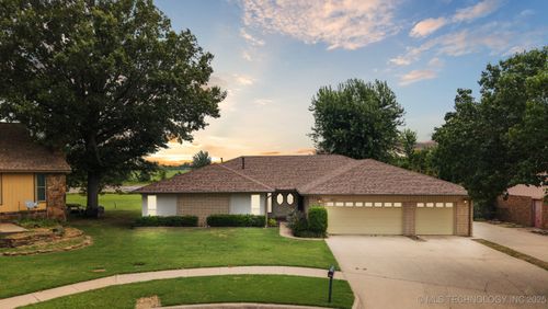 1601 Merlin Cir, Pryor, OK, 74361-8224 | Card Image