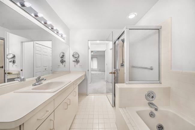 4123 Foxpointe Dr, Condo with 2 bedrooms, 2 bathrooms and null parking in West Bloomfield MI | Image 27