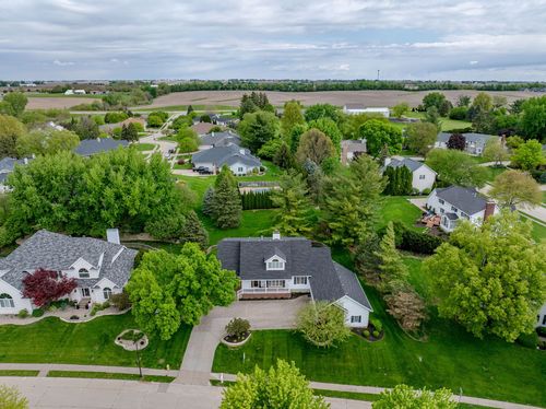5018 Turnberry Ln, Davenport, IA, 52807-3348 | Card Image