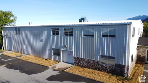 933 N 450 W, Springville, UT, 84663-4033 | Card Image