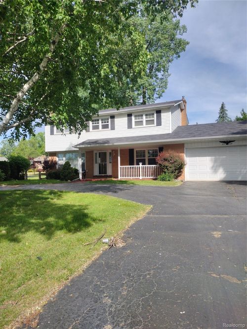 3209 Lakeside Dr, Shelby Township, MI, 48316-2960 | Card Image