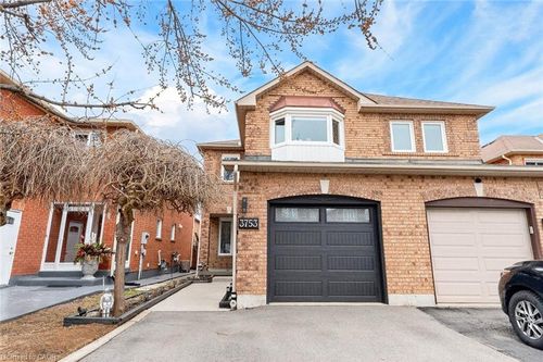 3753 Densbury Dr, Mississauga, ON, L5N6Z2 | Card Image