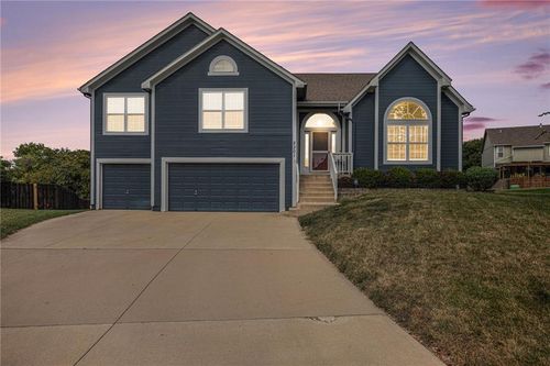 2301 Post Oak Ct, Lee's Summit, MO, 64082-1430 | Card Image
