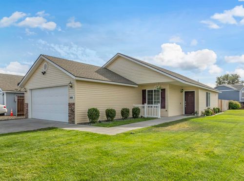 updated-home-on-corner-lo-848 Madrona Ave, Pasco, WA, 99301 | Card Image