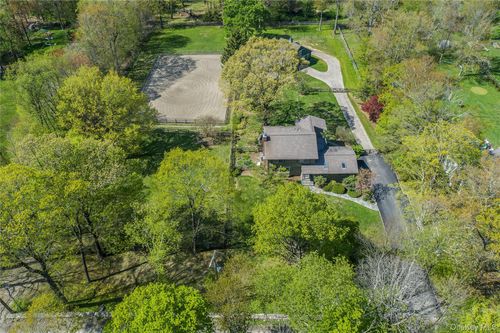 212 Hunt Ln, North Salem, NY, 10560-2216 | Card Image