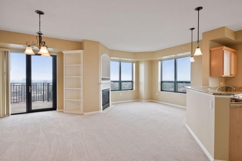 apt-2011-500 E Grant St, Minneapolis, MN, 55404-1482 | Card Image
