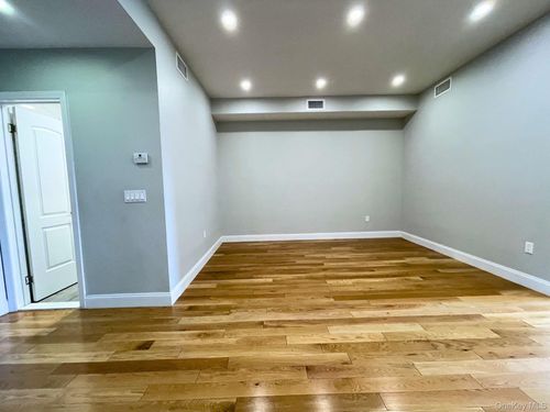 255 Amboy St, Brooklyn, NY, 11212-5063 | Card Image
