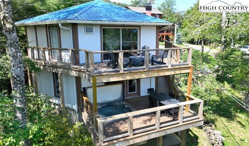 228 Birchwood Ln, Beech Mountain, NC, 28604-8086 | Card Image