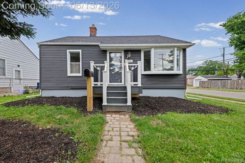1204 8th St, Wyandotte, MI, 48192-3304 | Card Image