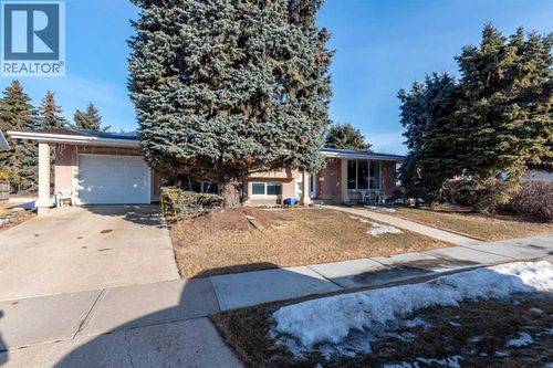 5104 41 St, Lloydminster, AB, T9V1P7 | Card Image