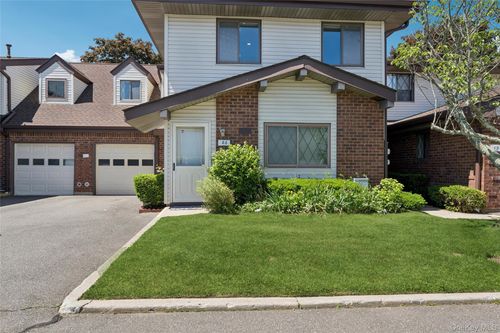 86-86 Cambridge Dr, Babylon, NY, 11702-3610 | Card Image