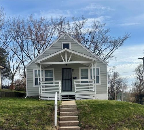 5601 E 27th Terrace, Kansas City, MO, 64128 | Card Image