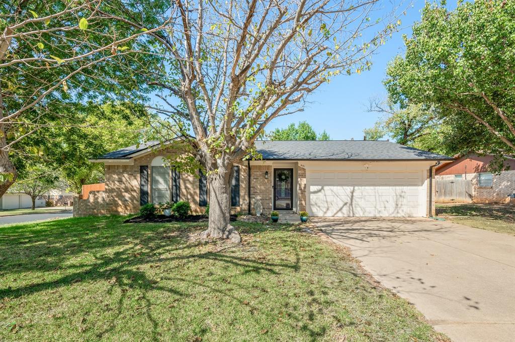 Apple Blossom Ln, Hurst, TX 76053